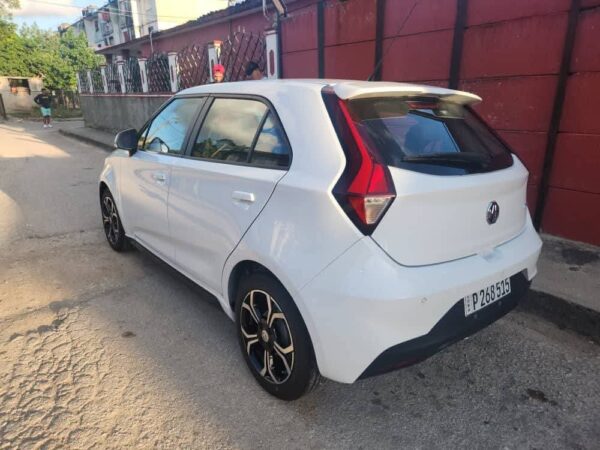 MG 3 2024 blanco y azul - Imagen 2